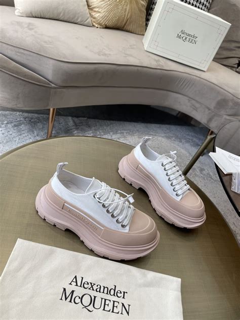 does alexander mcqueen run small